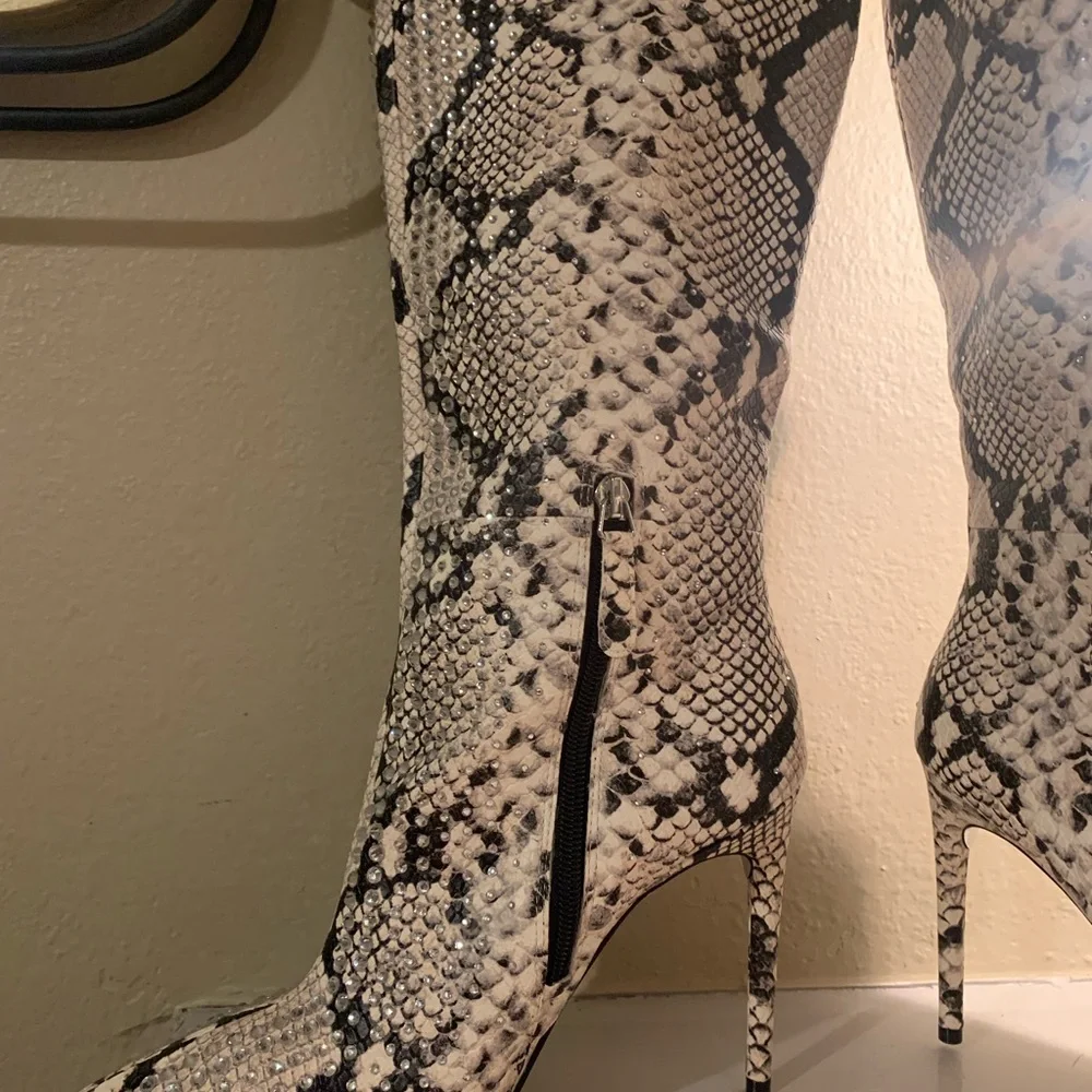 I-Lo Afern2 Diamond Rhinestone Snake Boot - Picture 4 of 11